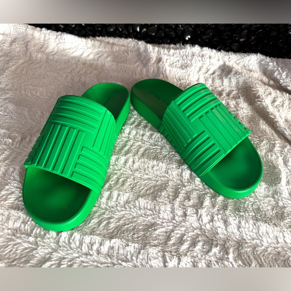 Bottega Veneta - Slider Embossed Rubber Green Slides - Picture 9 of 11
